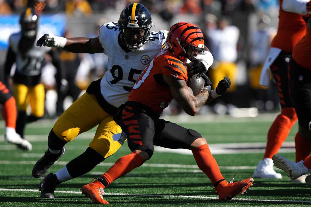 Steelers Triumph in a High-Scoring Thriller Against Bengals 44-38