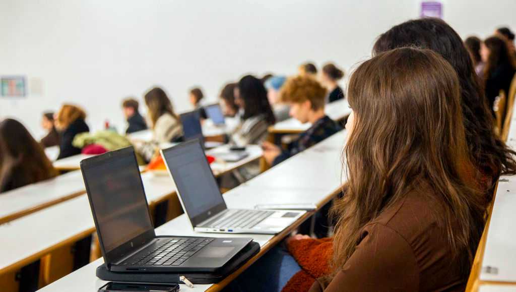 Consider these tips when buying a laptop for college