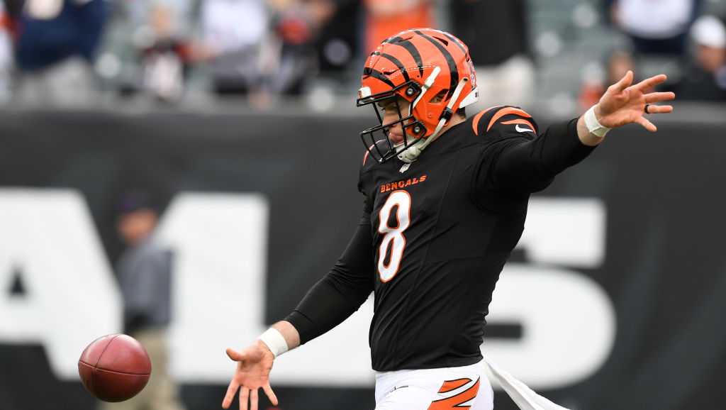 Bengals sign punter Rehkow to extension through 2026