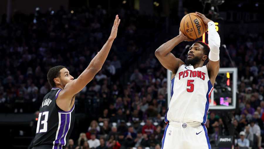 SACRAMENTO, CALIFORNIA - DECEMBER 26: Malik Beasley #5 of the Detroit Pistons shoots over Keegan Murray #13 of the Sacramento Kings in the second half at Golden 1 Center on December 26, 2024 in Sacramento, California. NOTE TO USER: User expressly acknowledges and agrees that, by downloading and/or using this photograph, user is consenting to the terms and conditions of the Getty Images License Agreement.   (Photo by Ezra Shaw/Getty Images)