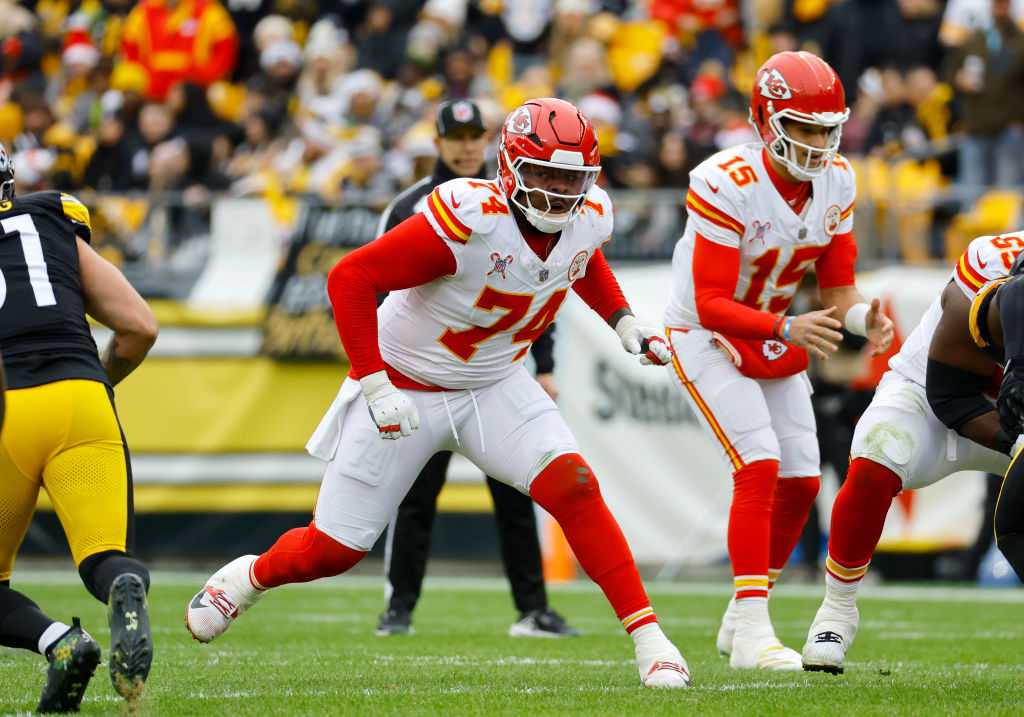 <a href="https://www.kmbc.com/article/chiefs-offensive-line-rotation-taylor-simmons-moore-training-camp-2025/65585459" target="_blank">‘We need all of them’: Chiefs offensive line rotation continues as competition continues</a>