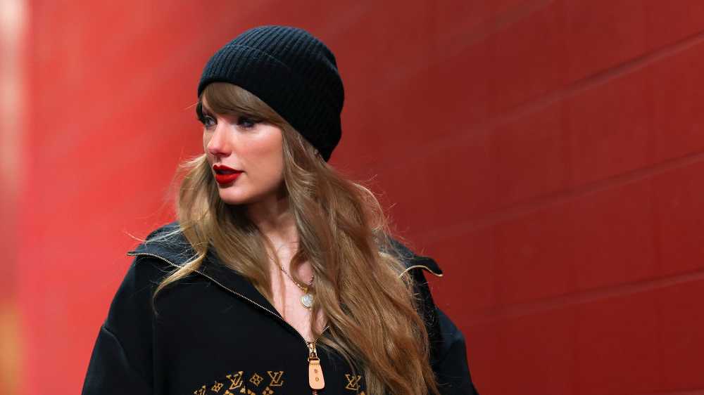 Taylor Swift cheers on Travis Kelce at Chiefs-Bills AFC Championship Game