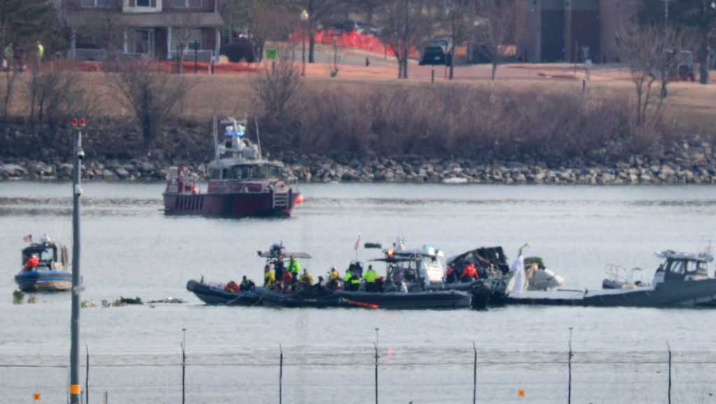 67 killed in collision between passenger jet and Military helicopter