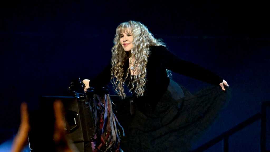Stevie Nicks' Cincinnati tour date rescheduled after singer suffers fractured shoulder