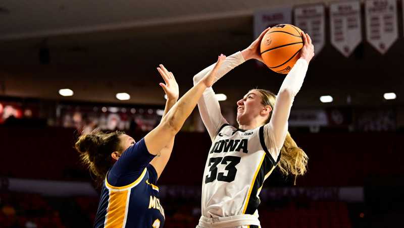 Heiden scores 15 as No. 6 seed Iowa routs No. 11 Murray State 92-57 in first round