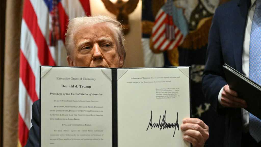 Trump pardons Florida woman convicted of threatening FBI agents in 2021