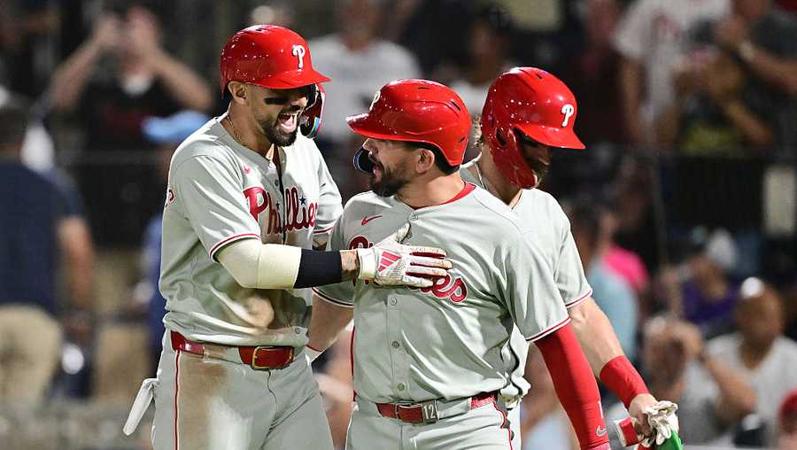 Schwarber, Castellanos combine for 6 RBIs, lead Phillies past Rays 8-4