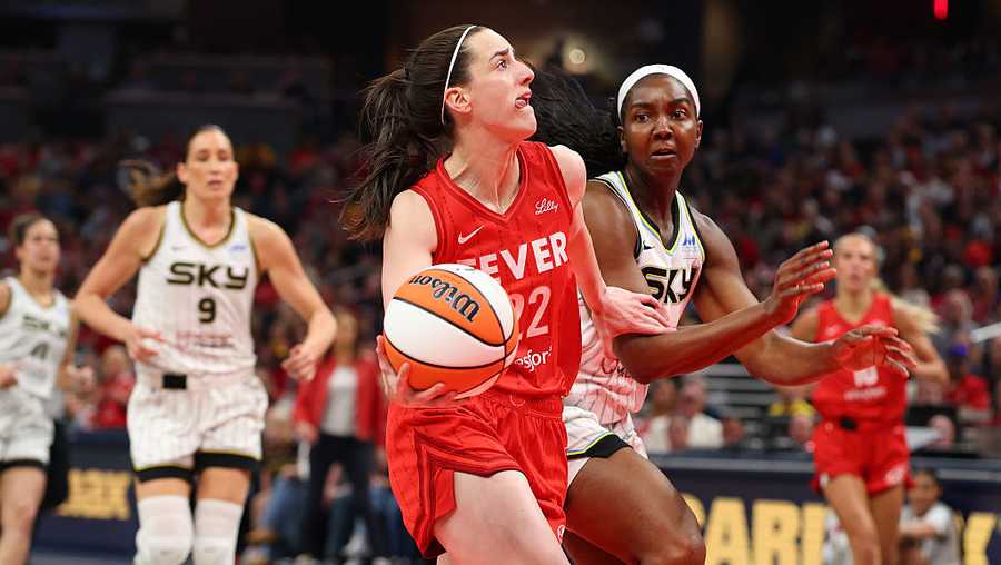 INDIANAPOLIS, INDIANA - MAY 17: Caitlin Clark #22 of the Indiana Fever drives around Elizabeth Williams #1 of the Chicago Sky during the first half during the Fever&apos;s home opener at Gainbridge Fieldhouse on May 17, 2025 in Indianapolis, Indiana.