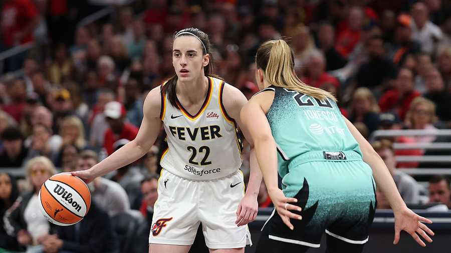 INDIANAPOLIS, INDIANA - MAY 24: Caitlin Clark #22 of the Indiana Fever dribbles the ball while defended by Sabrina Ionescu #20 of the New York Liberty at Gainbridge Fieldhouse on May 24, 2025 in Indianapolis, Indiana.
