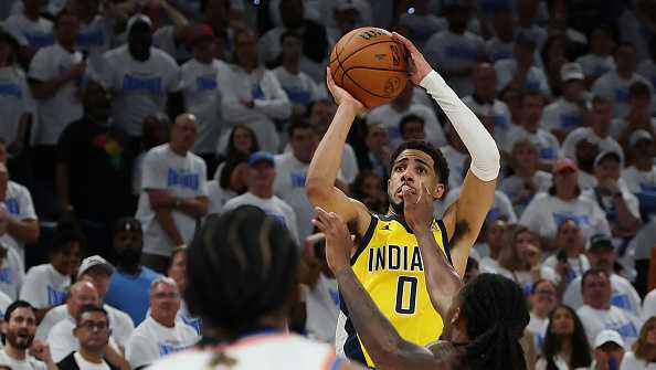 OKLAHOMA CITY, OKLAHOMA - JUNE 05:  Tyrese Haliburton #0 of the Indiana Pacers scores a basket with .3 seconds remaining during the fourth quarter against the Oklahoma City Thunder in Game One of the 2025 NBA Finals at Paycom Center on June 05, 2025 in Oklahoma City, Oklahoma. NOTE TO USER: User expressly acknowledges and agrees that, by downloading and or using this photograph, User is consenting to the terms and conditions of the Getty Images License Agreement. (Photo by Matthew Stockman/Getty Images)