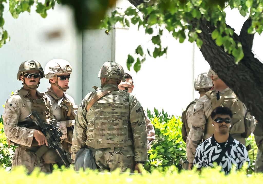 Marines temporarily detain man while guarding LA federal building