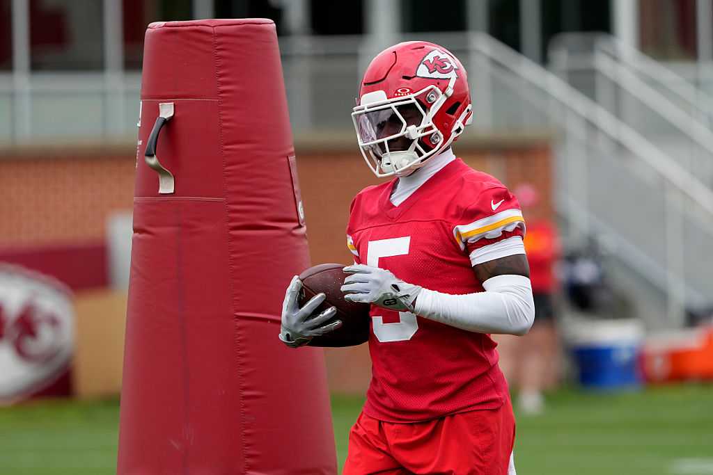 <a href="https://www.kmbc.com/article/chiefs-training-camp-hollywood-brown-ankle-injury-update/65585380" target="_blank">Hollywood Brown progressing from ankle injury, not expected to need surgery</a>