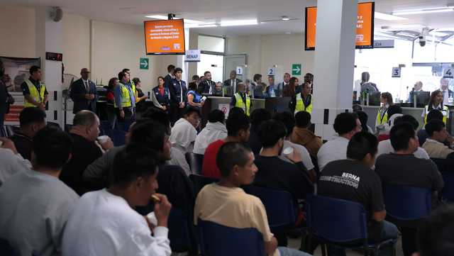 Judge temporarily blocks US efforts to remove some immigrant Guatemalan and Honduran children