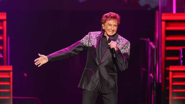 Barry Manilow reveals lung cancer diagnosis, reschedules shows for surgery