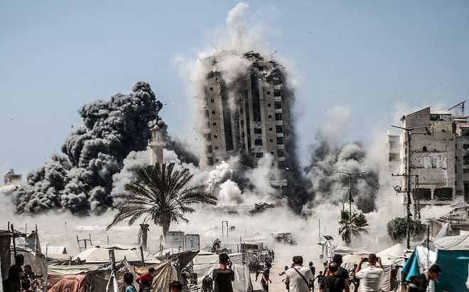 GAZA&#x20;CITY,&#x20;GAZA&#x20;-&#x20;SEPTEMBER&#x20;05&#x3A;&#x20;Smoke&#x20;and&#x20;dust&#x20;rise&#x20;from&#x20;Mushtaha&#x20;Tower,&#x20;located&#x20;west&#x20;of&#x20;Gaza&#x20;City,&#x20;after&#x20;being&#x20;hit&#x20;by&#x20;Israeli&#x20;airstrikes&#x20;in&#x20;Gaza&#x20;Strip&#x20;on&#x20;September&#x20;05,&#x20;2025.&#x20;&#x28;Photo&#x20;by&#x20;Ali&#x20;Jadallah&#x2F;Anadolu&#x20;via&#x20;Getty&#x20;Images&#x29;