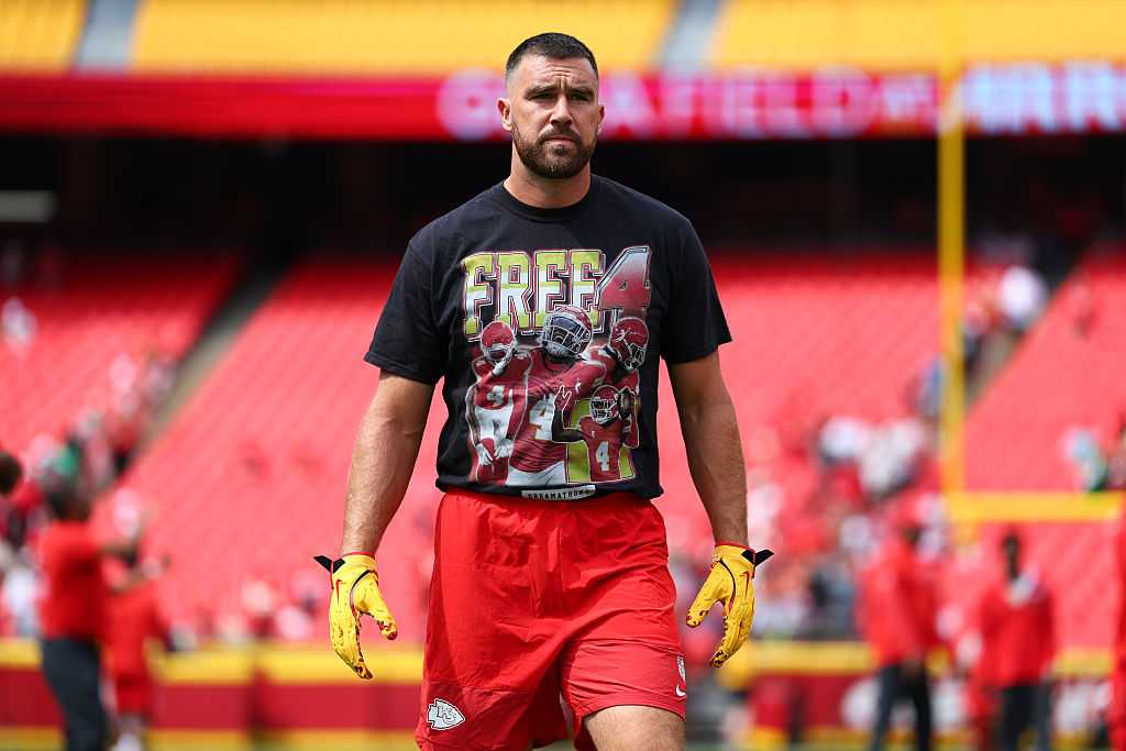Lawyer for Dallas crash victim critical of “Free 4” shirts backing Chiefs wide receiver Rashee Rice