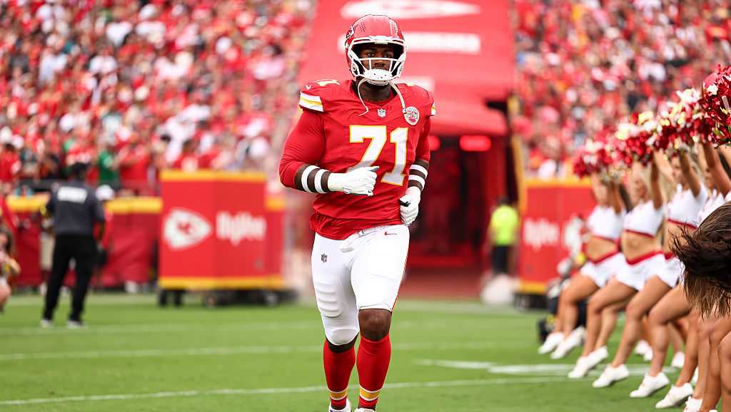 Chiefs coach Andy Reid: Josh Simmons is 'taking care of family'