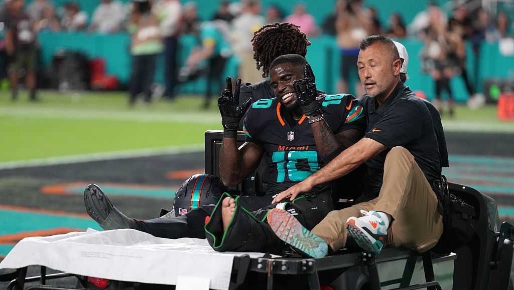 Dolphins preparing to move forward without Tyreek Hill after the star's  season-ending knee injury