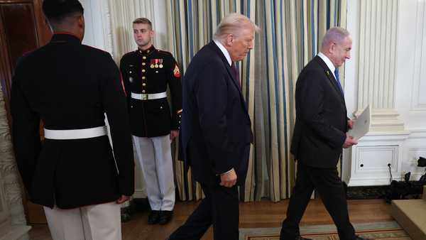 WASHINGTON, DC - SEPTEMBER 29: U.S. President Donald Trump (L) and Israeli Prime Minister Benjamin Netanyahu arrive for a joint news conference in the State Dining Room at the White House on September 29, 2025 in Washington, DC. President Trump welcomed Netanyahu for his fourth visit to the White House, where the two leaders met to discuss the latest U.S. backed plans to end the war in Gaza and secure the release of the remaining hostages held by Hamas.  (Photo by Win McNamee/Getty Images)