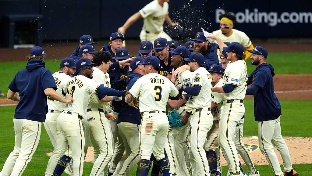 Milwaukee Brewers extend broadcasting rights with FanDuel Sports Network