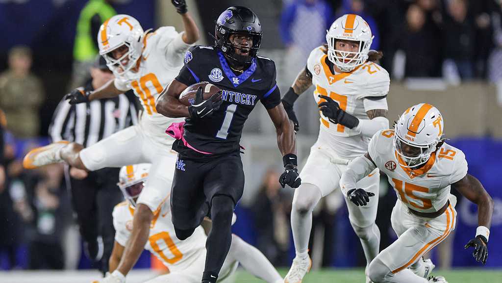 No. 17 Tennessee Volunteers dominate Kentucky 56-34 in SEC clash