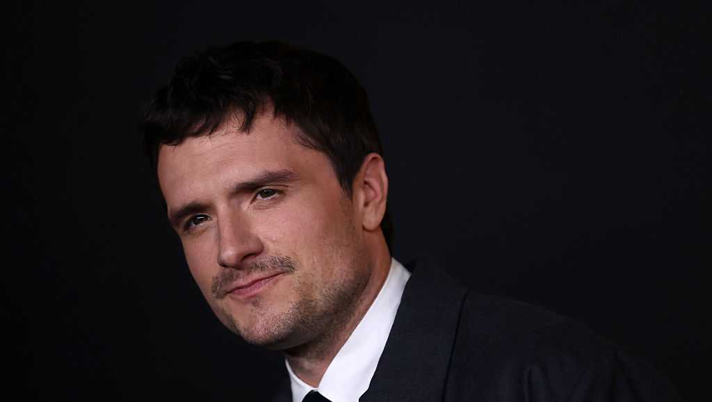 Josh Hutcherson stops by northern Kentucky restaurant while visiting hometown