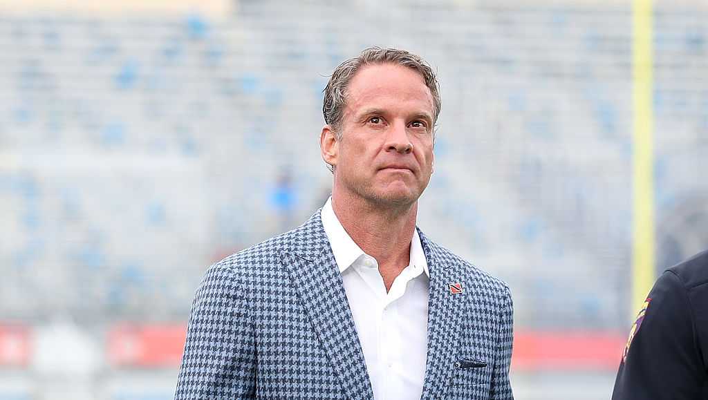 Reports: Family of Ole Miss head coach Lane Kiffin tours Baton Rouge as LSU woos Rebels leader