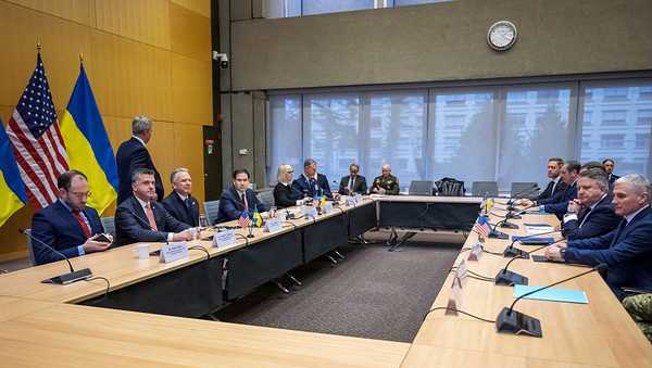 US Secretary of State Marco Rubio (4th L), US special envoy Steve Witkoff (3rd L) face the Ukrainian delegation during discussions on a US plan to end the war in Ukraine at the US Mission in Geneva, on November 23, 2025.