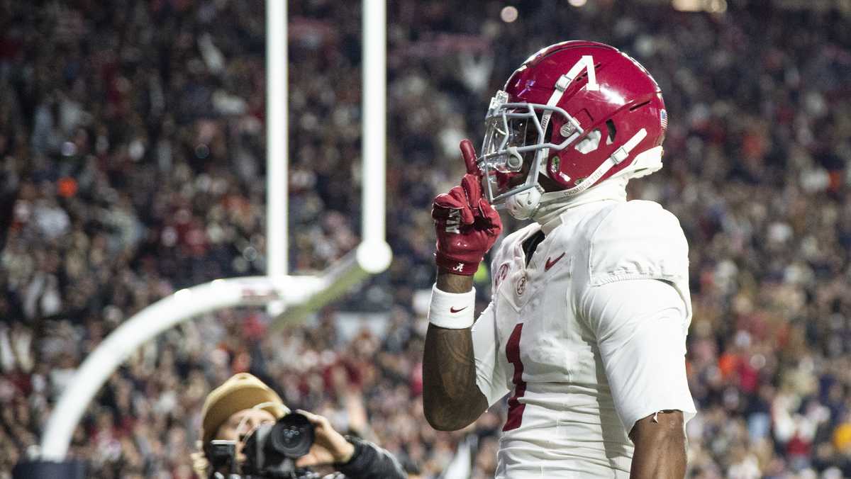 Alabama holds on tight to beat Auburn in the Iron Bowl 27-20