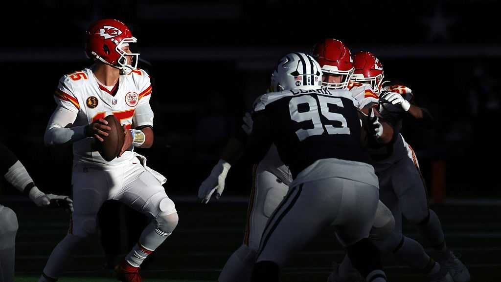 Cowboys edge Chiefs 31-28 on Thanksgiving as penalties prove costly for Kansas City