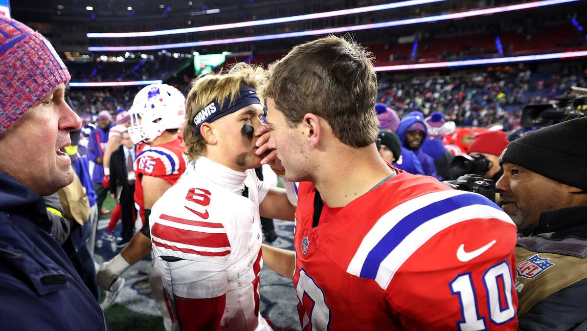 New England Patriots beat New York Giants 33-15; Maye passes for 282 yards, throws two TDs