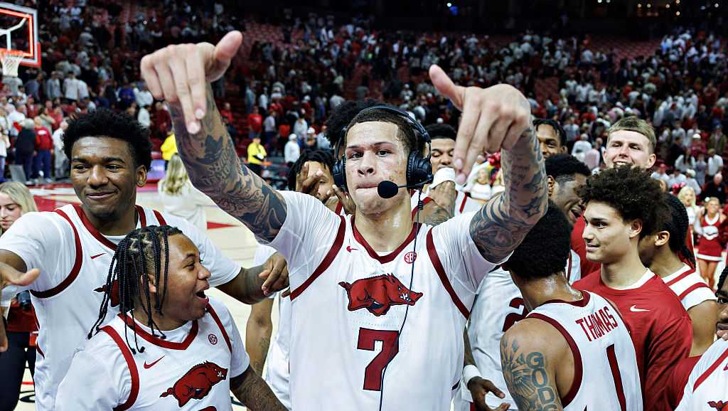 Brazile scores 21 points as No. 25 Arkansas hands No. 6 Louisville first loss