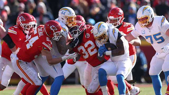 Chiefs eliminated from playoff contention after 16–13 loss to Chargers; Mahomes exits with knee injury