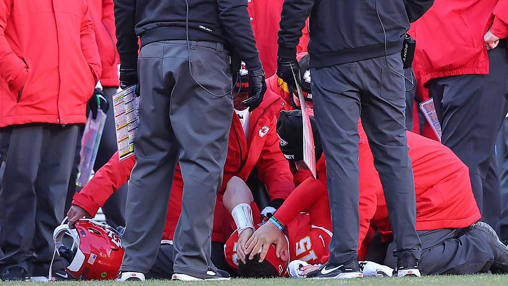 Doctor discusses Patrick Mahomes' ACL recovery