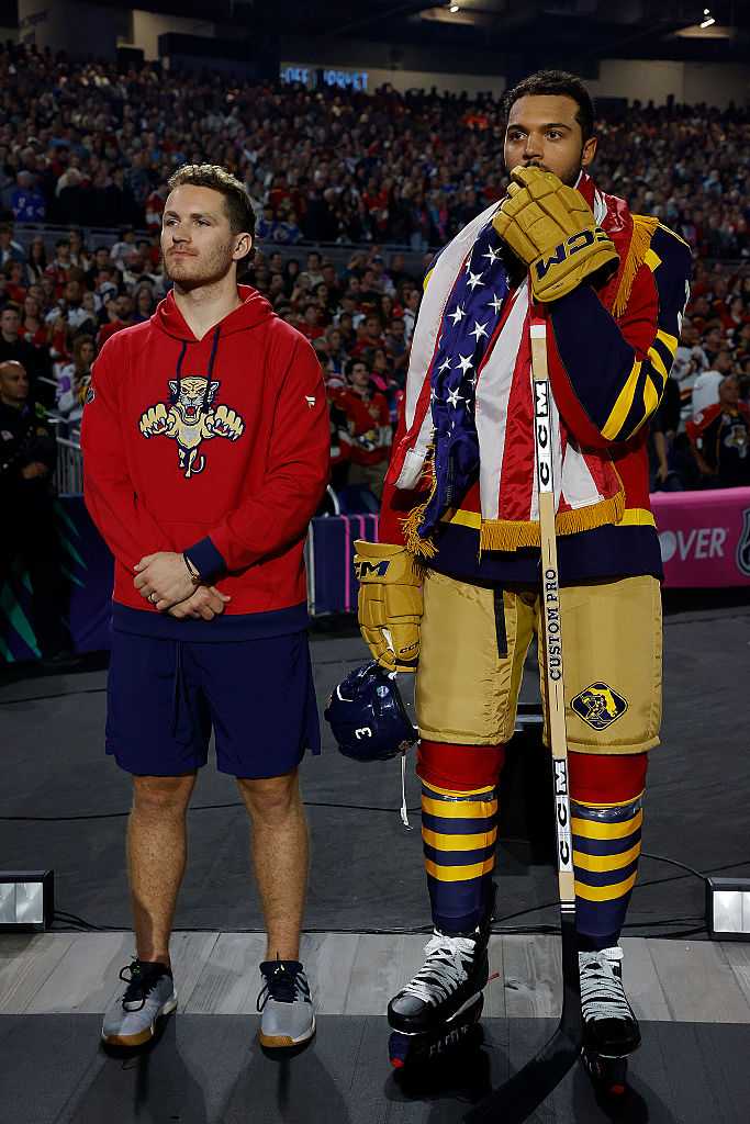 Rangers beat Panthers in first outdoor hockey game in Miami. Mika
