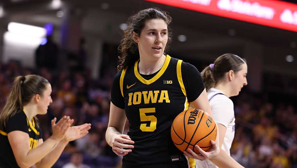 Women's basketball top 25: Iowa State slides after 0-2 week; Hawkeyes stay perfect in Big Ten