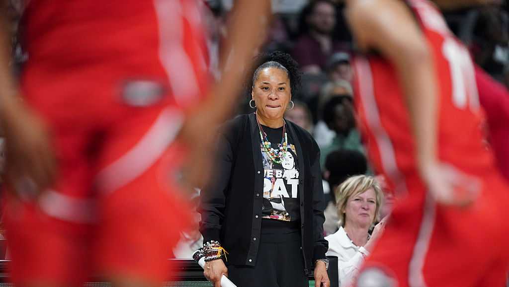 No. 3 South Carolina grabs 20th straight win over Georgia 65-43