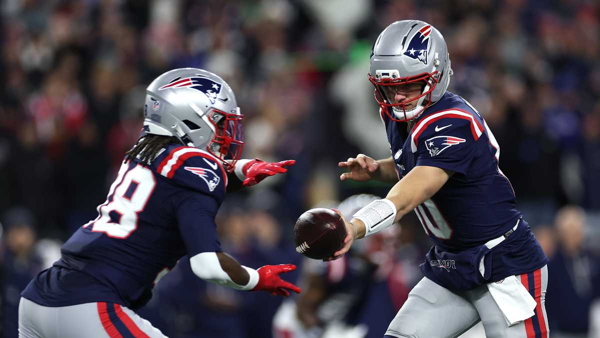 Live updates: Patriots lead Chargers 16-3 in the fourth quarter in NFL Wild Card game