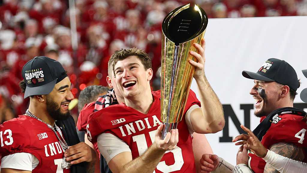 FULL INTERVIEW: Indiana’s Fernando Mendoza wins 2025 Manning Award