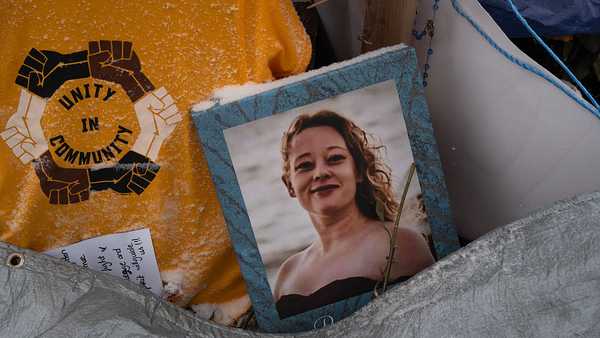 MINNEAPOLIS, MINNESOTA - JANUARY 18: A picture of Renee Good sits alongside other items which make up a memorial at the site where she was killed on January 18, 2026 in Minneapolis, Minnesota. Protest have sparked up around  the city after a federal agent fatally shot Good in her car on January 7. (Photo by Scott Olson/Getty Images)