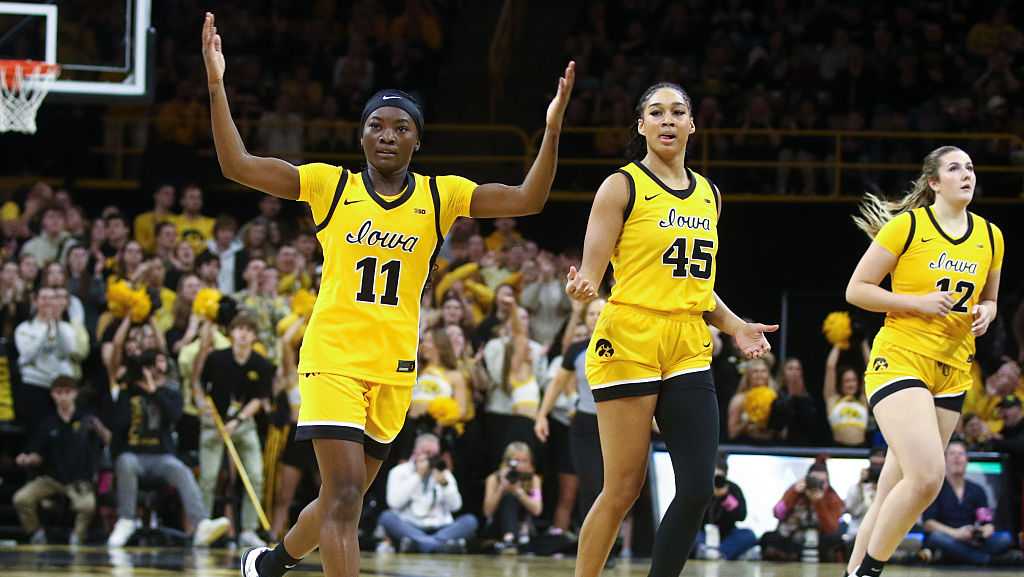 Deal, Stuelke power No. 10 Iowa past No. 12 Ohio State