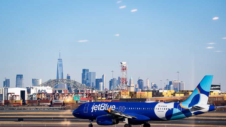 FAA briefly grounds all JetBlue flights after request from airline