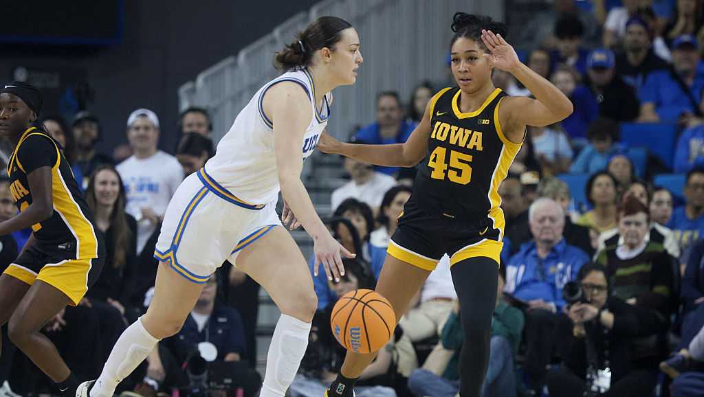 Women's college basketball top 25: Iowa slides after west coast losses; Iowa State receives votes