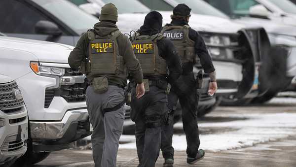 MINNEAPOLIS, MINNESOTA - FEBRUARY 04: ICE agents depart the Bishop Henry Whipple Federal Building on February 4, 2026 in Minneapolis, Minnesota. White House Border Czar Tom Homan announced Wednesday that 700 immigration enforcement personnel would be withdrawn from Minnesota, following weeks of operations and the fatal shooting of two protesters. Homan said the withdrawal would take effect immediately. (Photo by John Moore/Getty Images)
