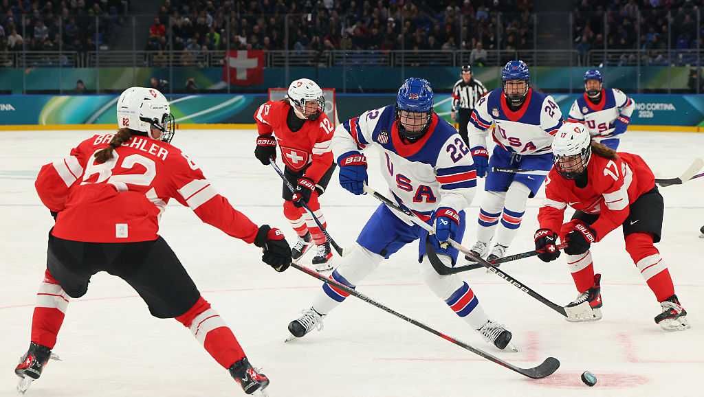 US women's ice hockey takes down Switzerland 5-0 on Monday, improves to 3-0