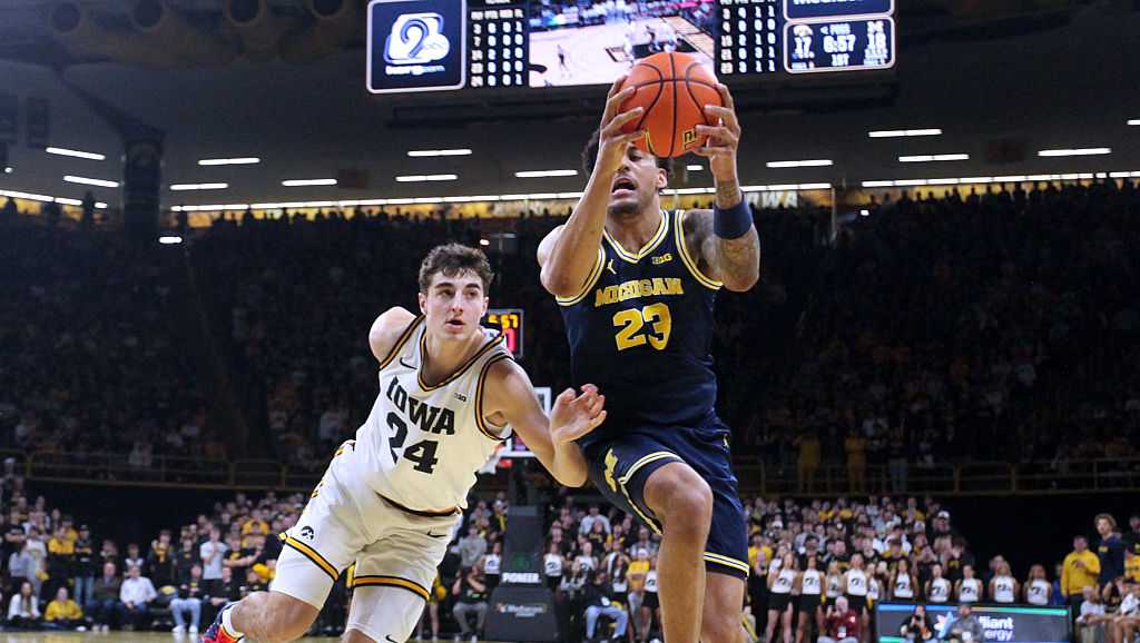 Iowa comes up short in 71-68 loss to No. 3 Michigan