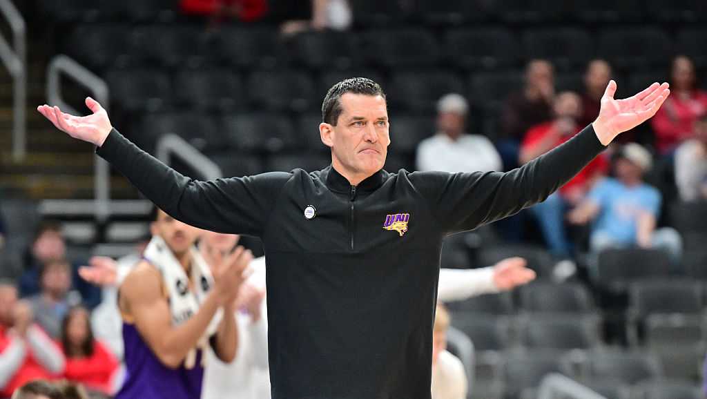 Utah State hires longtime Northern Iowa basketball coach Ben Jacobson