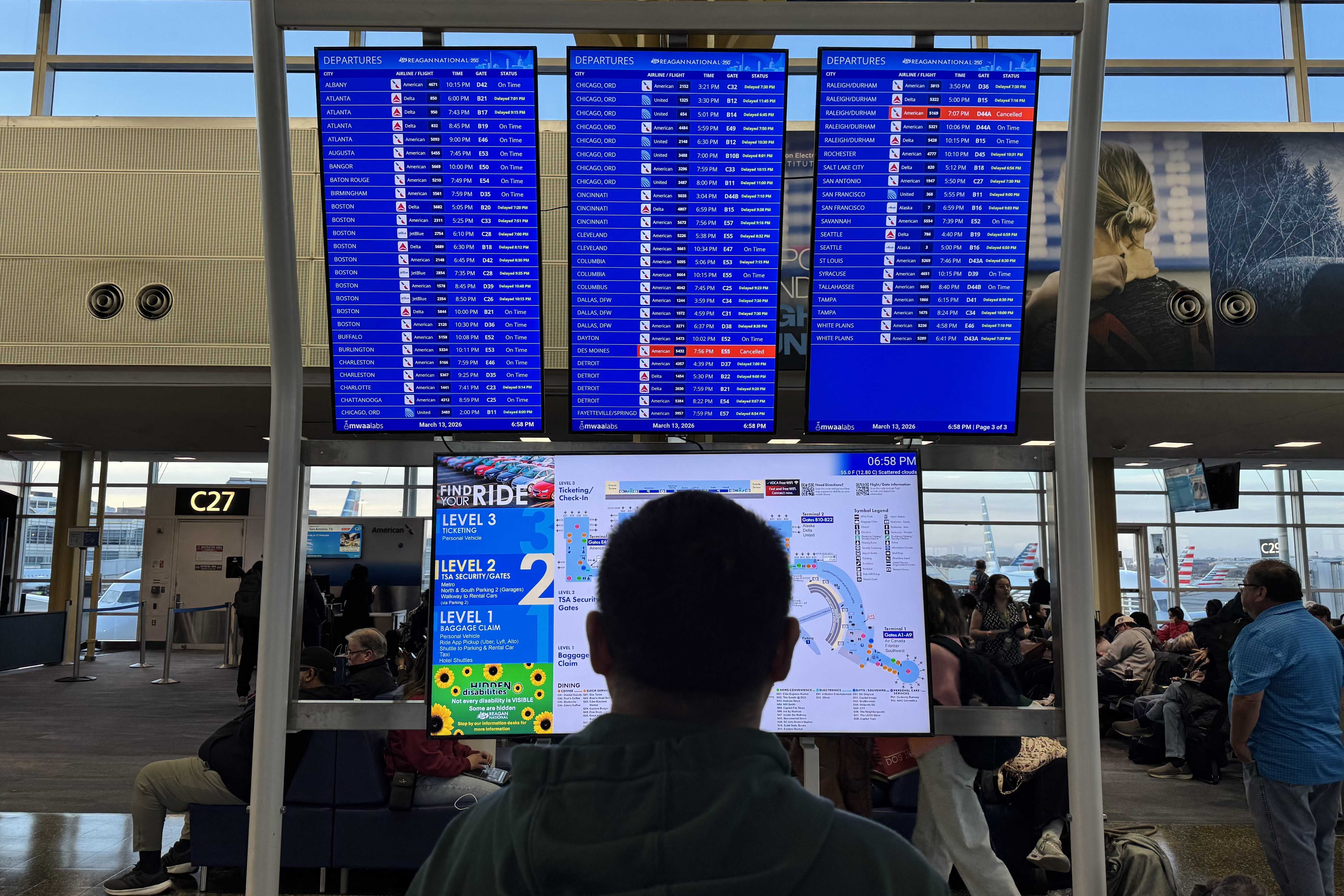 A strong chemical smell forces a 1-hour flight halt at 4 major DC-area airports