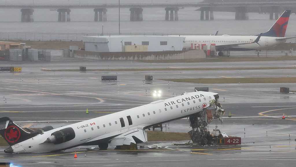 Air traffic control audio captures frantic moments before deadly LaGuardia collision