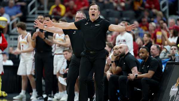 ST LOUIS, MISSOURI - MARCH 22: Head coach T.J. Otzelberger of the Iowa State Cyclones reacts against the Kentucky Wildcats during the second half in the second round of the 2026 NCAA Men's Basketball Tournament at Enterprise Center on March 22, 2026 in St Louis, Missouri.  (Photo by Jamie Squire/Getty Images)